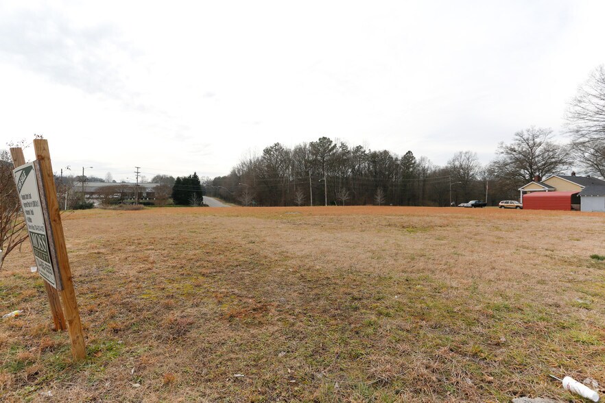 1560 Rankin Lake Rd, Gastonia, NC à vendre - Photo du bâtiment - Image 2 de 9