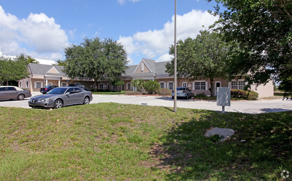 2511-2525 Dora Ave, Tavares, FL for sale - Primary Photo - Image 1 of 1