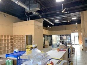 1100-1148 Douglas Rd, Oswego, IL à louer Photo intérieure- Image 1 de 3