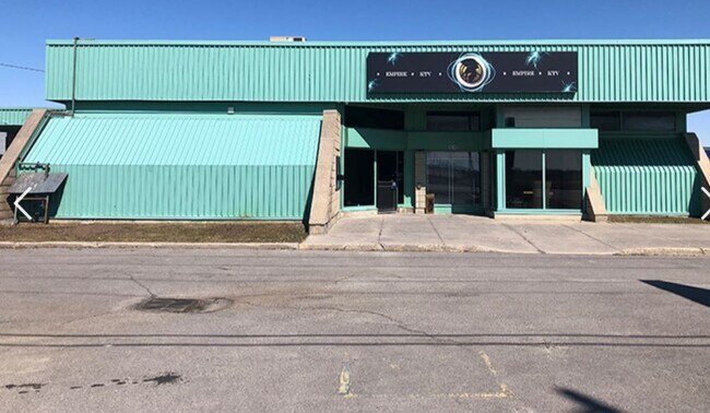 Plus de détails pour 1646 Bath Rd, Kingston, ON - Commerce de détail à vendre