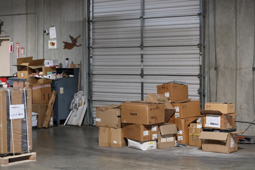 15823 W Monte St, Sylmar, CA à louer - Photo du bâtiment - Image 2 de 39