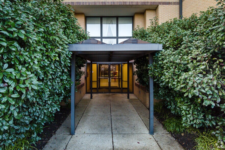 7525 Greenway Center Dr, Greenbelt, MD for lease - Building Photo - Image 3 of 6