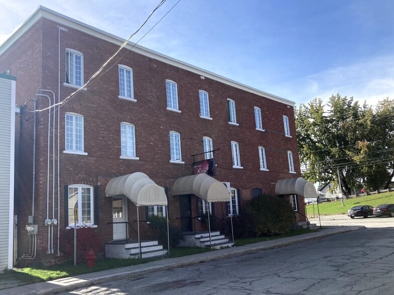 2-6 St Saint-Joseph, Sherbrooke, QC for sale - Primary Photo - Image 1 of 1
