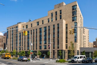 Plus de détails pour 1725 Village Ln, Far Rockaway, NY - Commerce de détail à louer