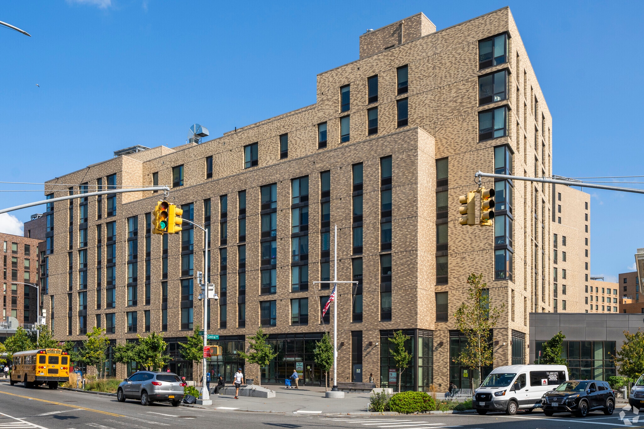 1725 Village Ln, Far Rockaway, NY for lease Primary Photo- Image 1 of 10