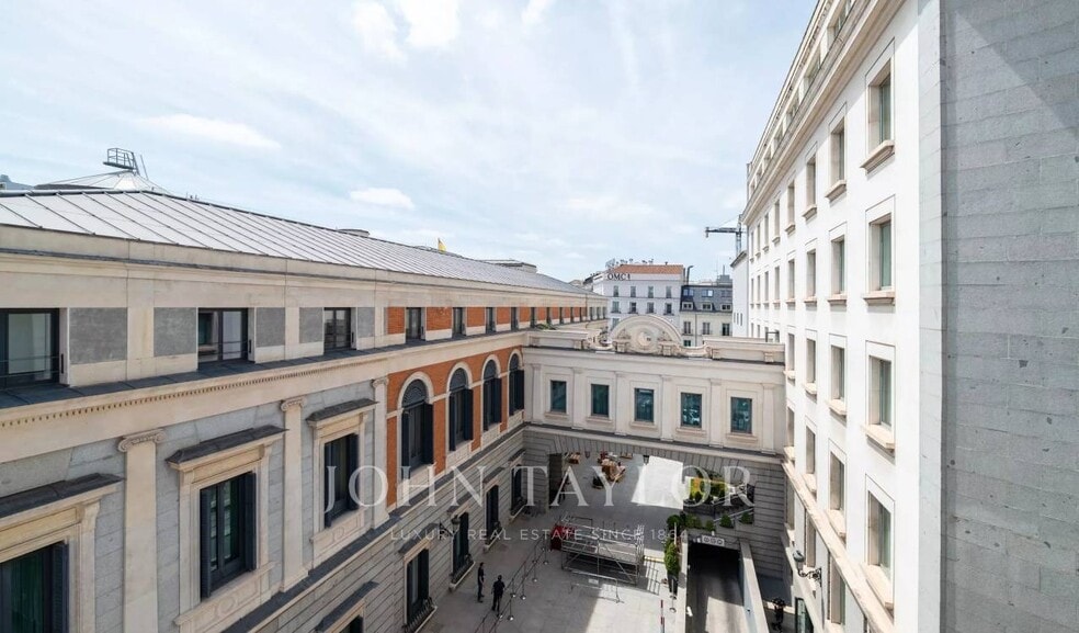 Immeuble residentiel dans Madrid, Madrid à vendre - Photo du bâtiment - Image 2 de 16