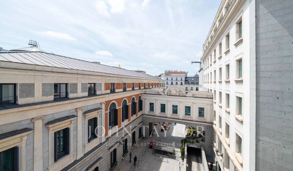 Immeuble residentiel dans Madrid, Madrid à vendre - Photo du bâtiment - Image 2 de 16