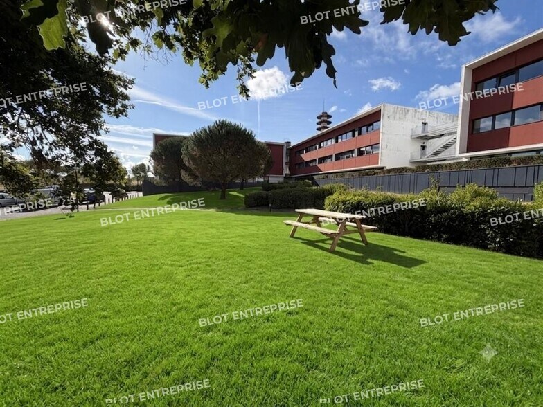 Rue Faraday Ampere A, Saint-Herblain à louer - Photo du bâtiment - Image 2 de 3
