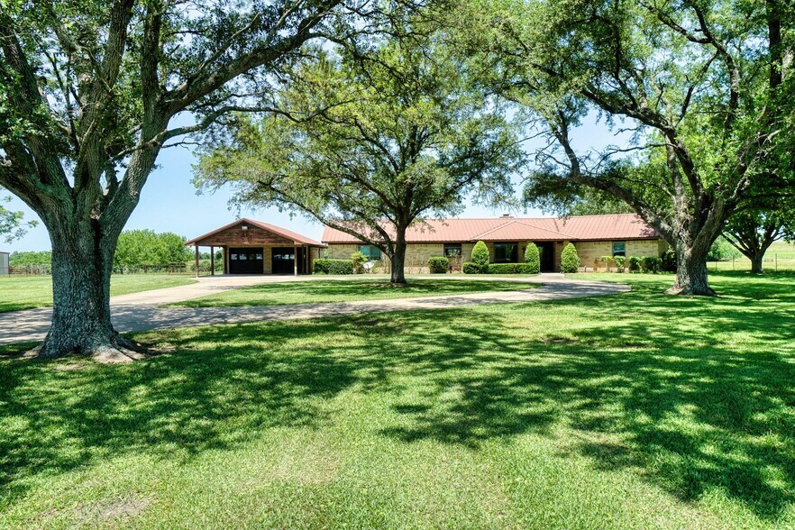2850 FM 2 Rd, Navasota, TX à vendre - Photo principale - Image 2 de 2