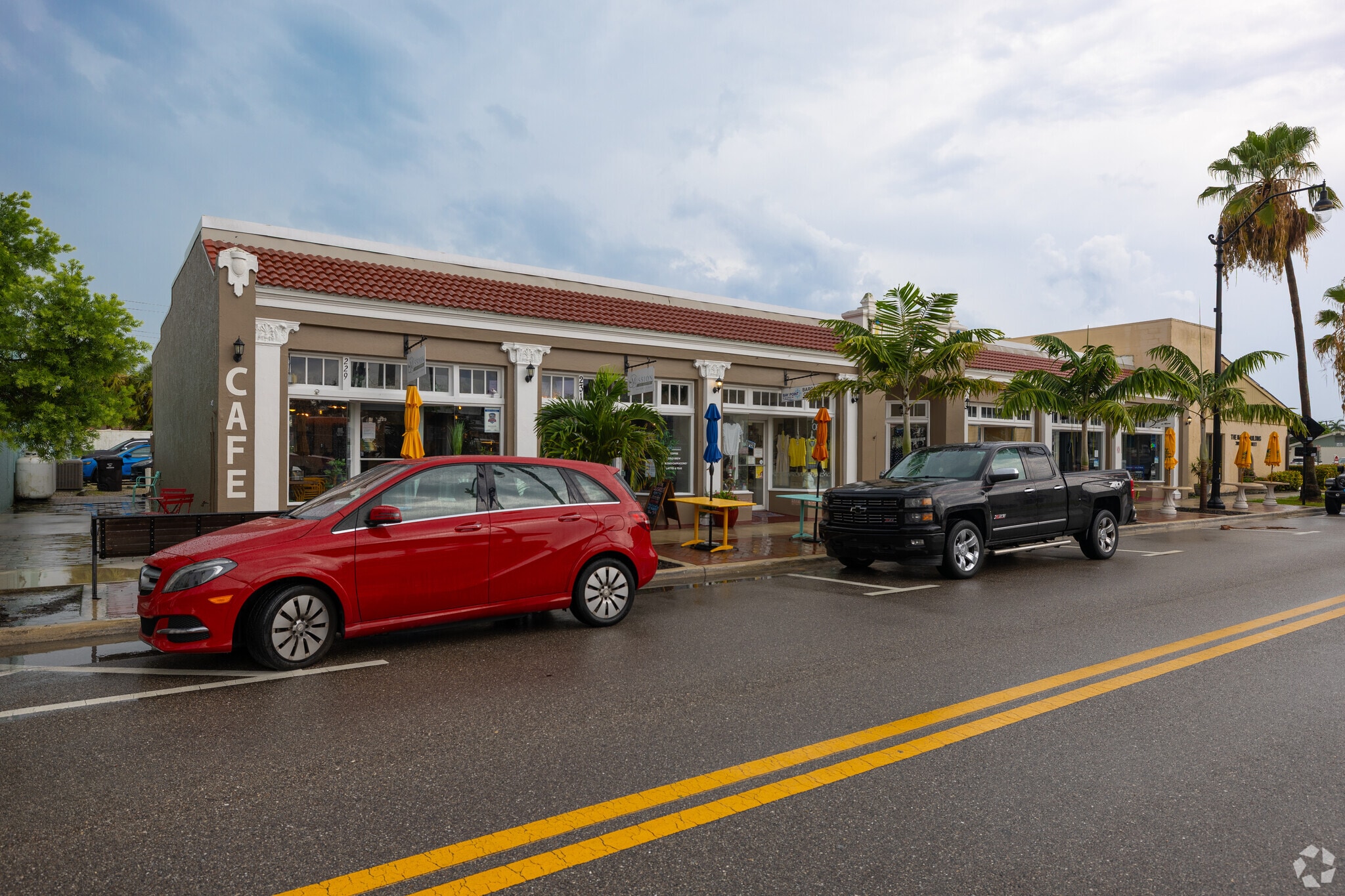229-239 Miami Ave W, Venice, FL for lease Primary Photo- Image 1 of 9
