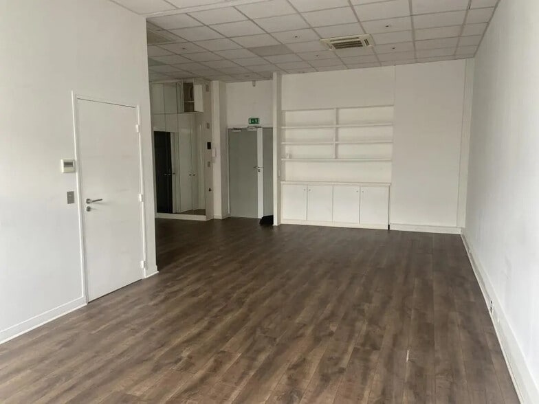 27 Rue De Lisbonne, Paris for lease - Building Photo - Image 3 of 7