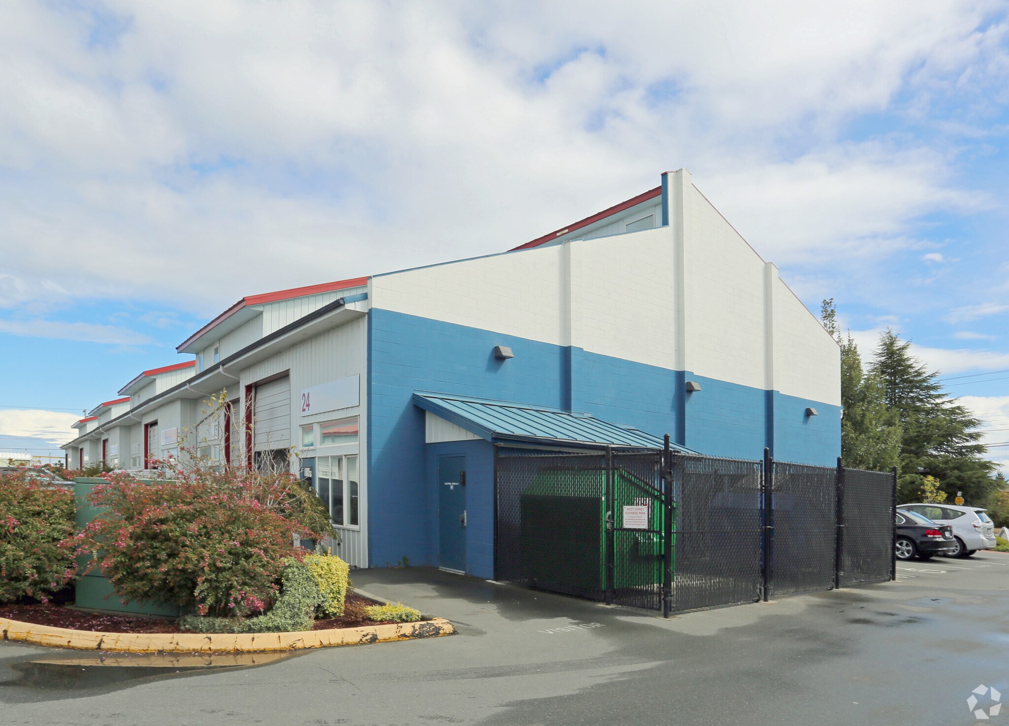 2075 W Henry Ave, Sidney, BC à vendre Photo du bâtiment- Image 1 de 10