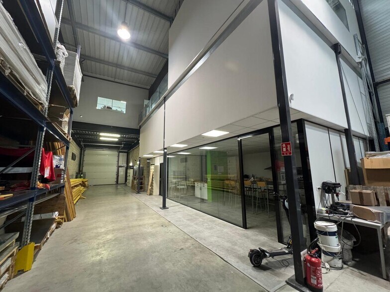 Flex in Cormeilles-en-Parisis for lease - Interior Photo - Image 3 of 14