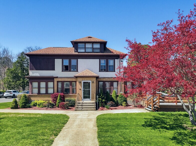 1496 Victory Hwy, Oakland, RI à vendre - Photo du bâtiment - Image 2 de 41