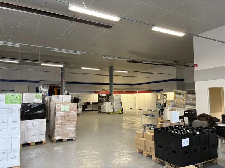 Office in Lyon for lease - Interior Photo - Image 1 of 9