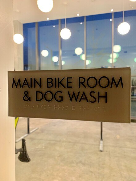 1455 NW 11th Ave, Portland, OR à louer - Photo du bâtiment - Image 3 de 4