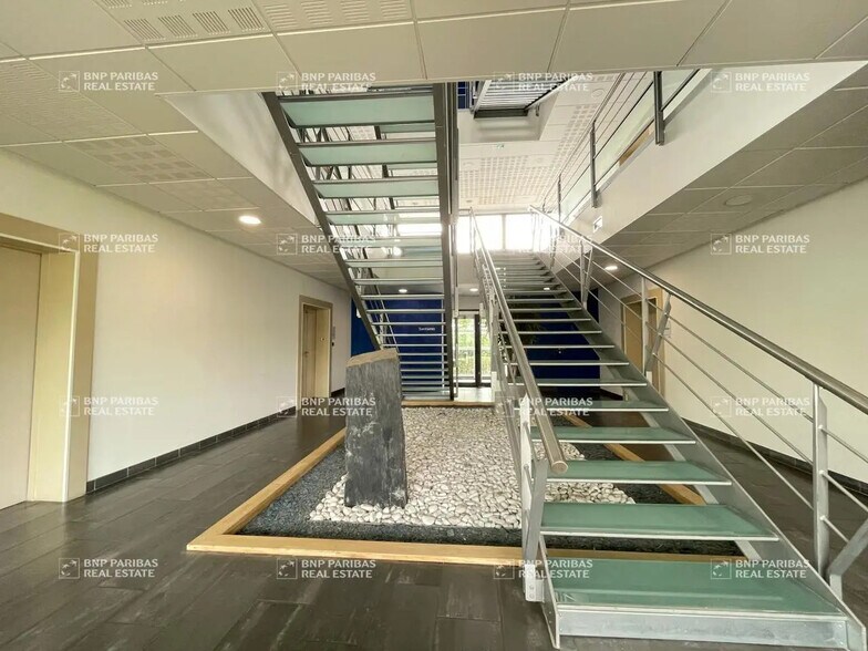 Office in Montpellier for sale - Lobby - Image 2 of 12