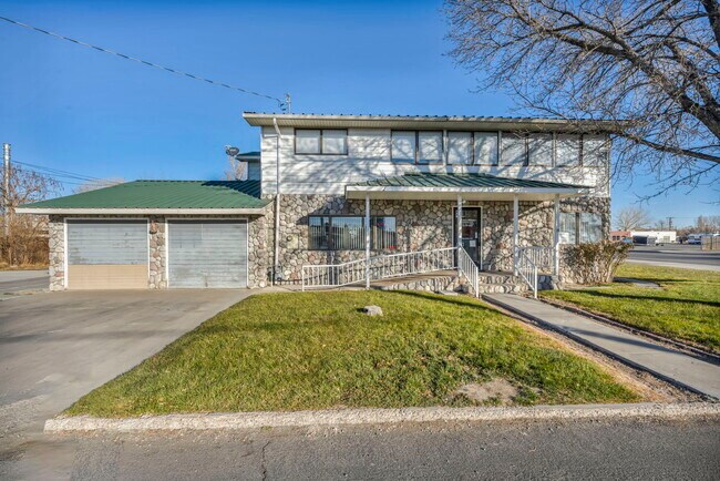 More details for 2 Newcombe Ave, Yerington, NV - Office for Sale