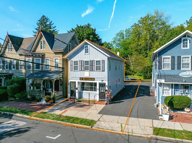 154 N State St, Newtown, PA à vendre - Photo du bâtiment - Image 1 de 10