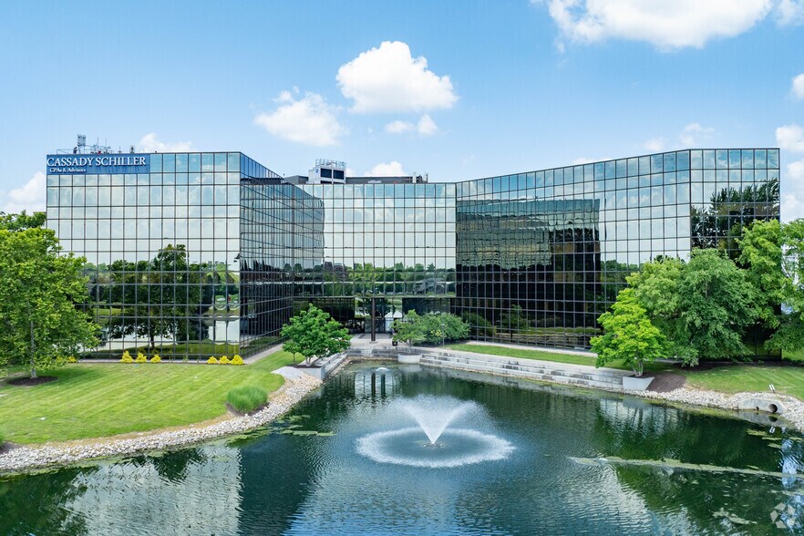 4555 Lake Forest Dr, Blue Ash, OH à louer - Photo du bâtiment - Image 3 de 20