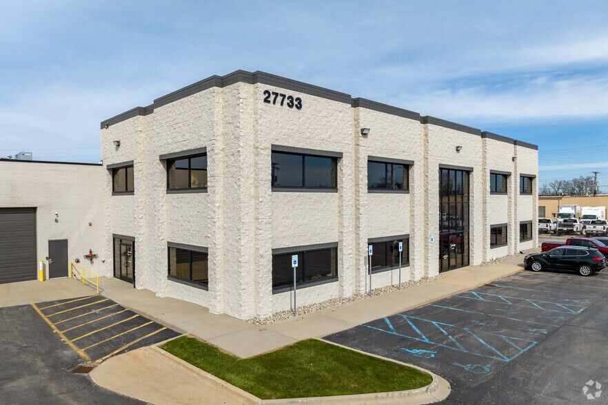 27733 Groesbeck Hwy, Roseville, MI for sale - Building Photo - Image 1 of 8