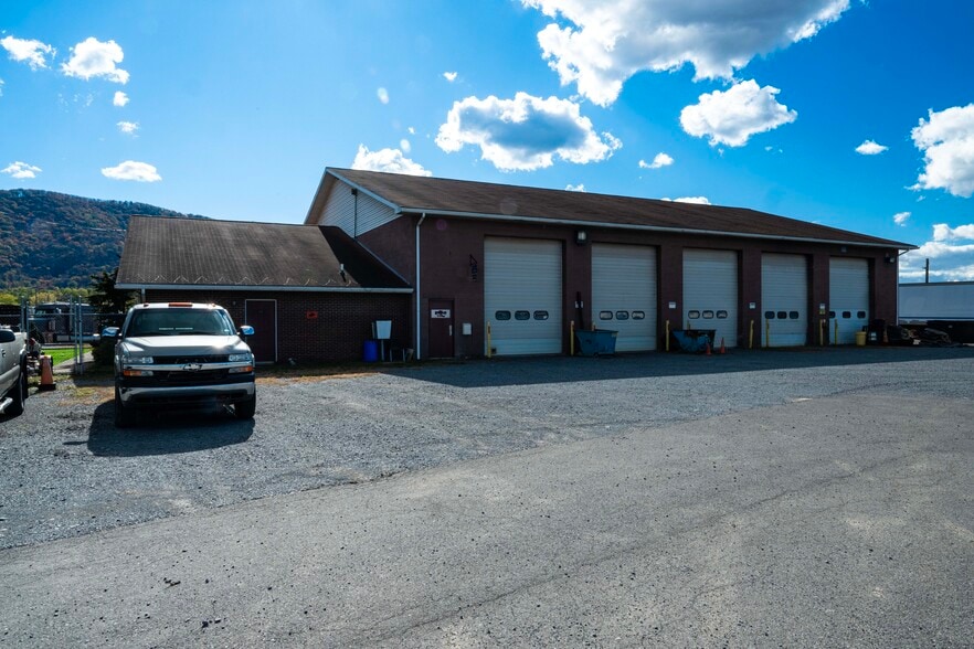 215 Reading Ave, Williamsport, PA for sale - Building Photo - Image 3 of 19