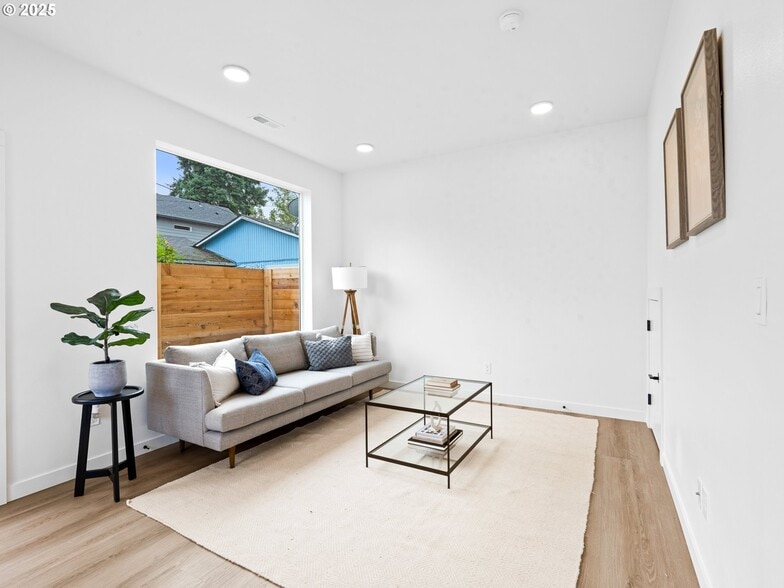 8424 Clay st, Portland, OR for sale - Building Photo - Image 2 of 17