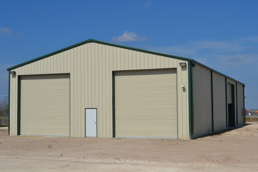 257 Highway 72, Calliham, TX à vendre - Photo du bâtiment - Image 2 de 8