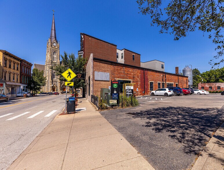 2800 Woodburn Ave, Cincinnati, OH à vendre - Photo du bâtiment - Image 2 de 36