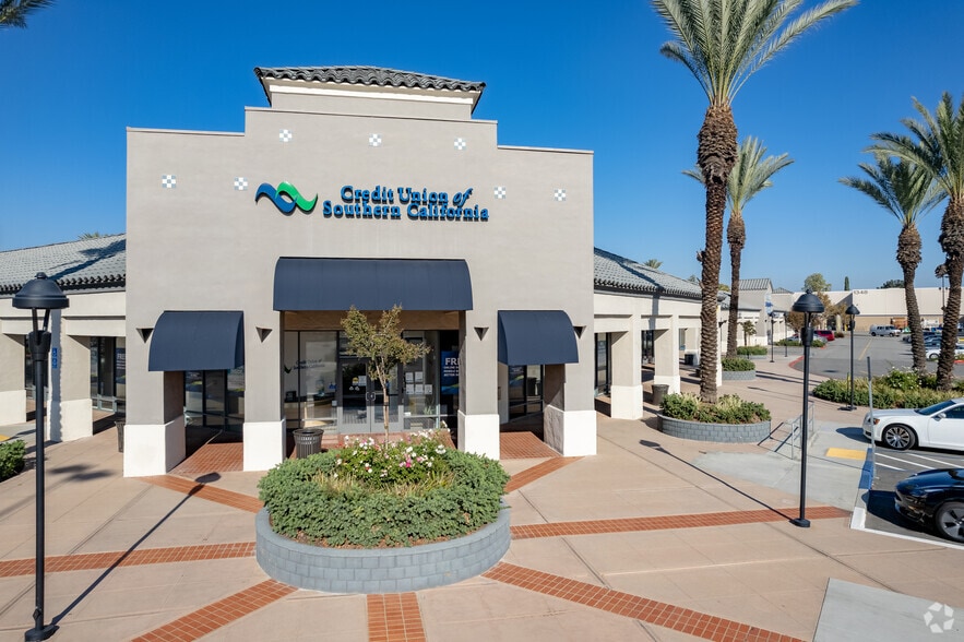 1318-1460 N Azusa Ave, Covina, CA à louer - Photo du bâtiment - Image 2 de 21