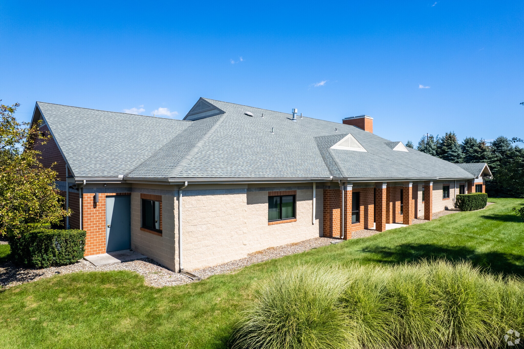 2704 Commerce Dr, Harrisburg, PA for lease Primary Photo- Image 1 of 8