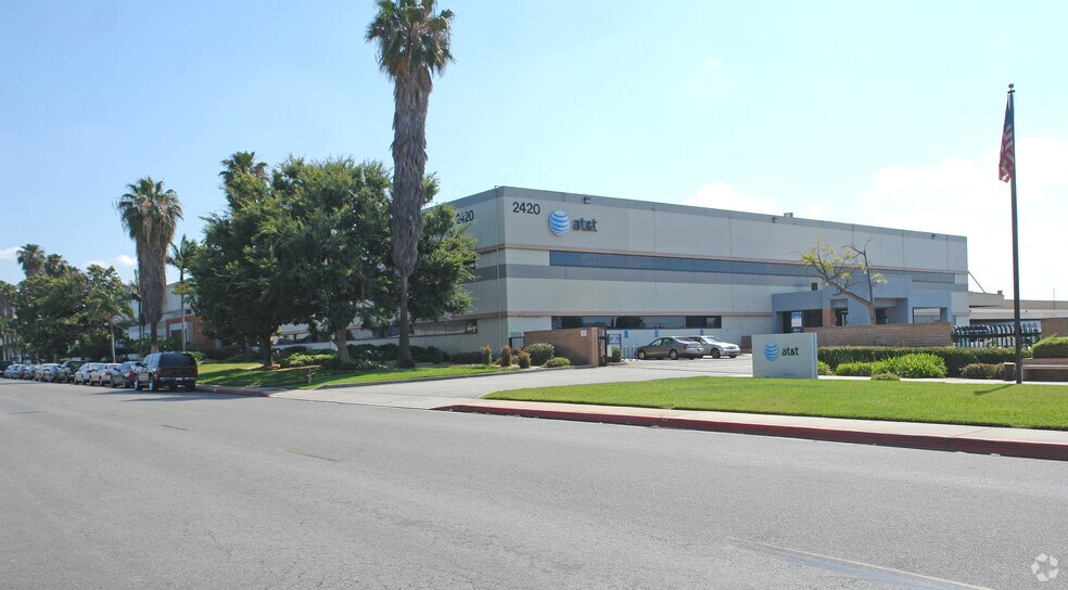 2410 Yates Ave, Commerce, CA à louer - Photo du bâtiment - Image 3 de 3