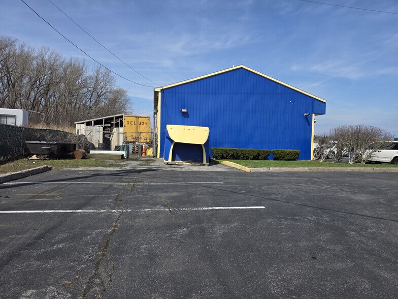 6401 Thompson Rd, Syracuse, NY à louer - Photo du bâtiment - Image 3 de 16