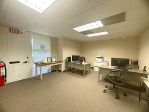 222 N Mountain Ave, Upland, CA à louer Photo intérieure- Image 1 de 10