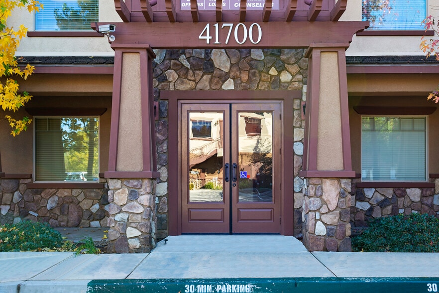 41700 Ivy St, Murrieta, CA à vendre - Photo du bâtiment - Image 2 de 4