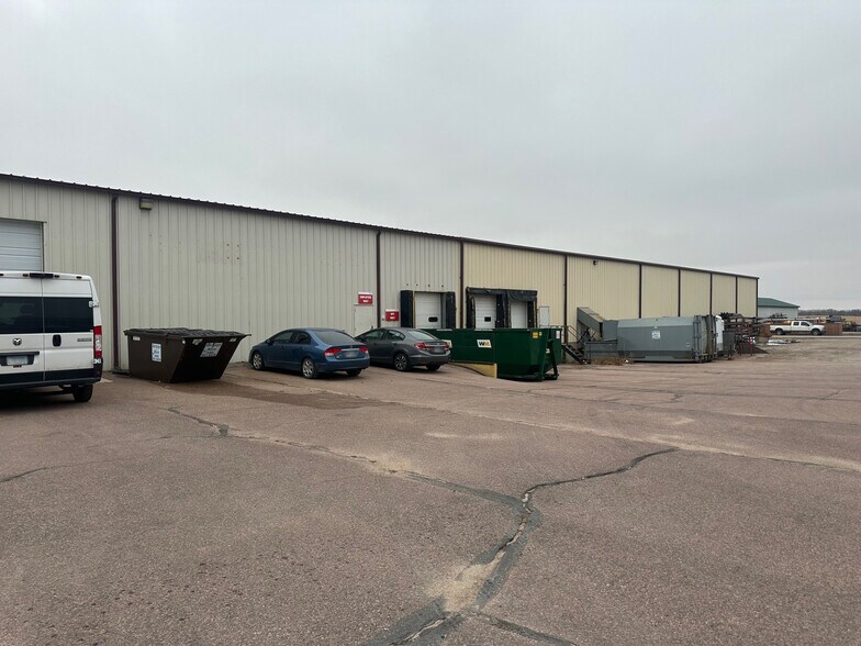 47187 Winter Pl, Sioux Falls, SD for lease - Building Photo - Image 1 of 16
