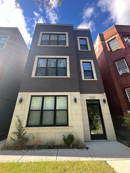 4950 S Michigan Ave, Chicago, IL for sale - Building Photo - Image 1 of 8