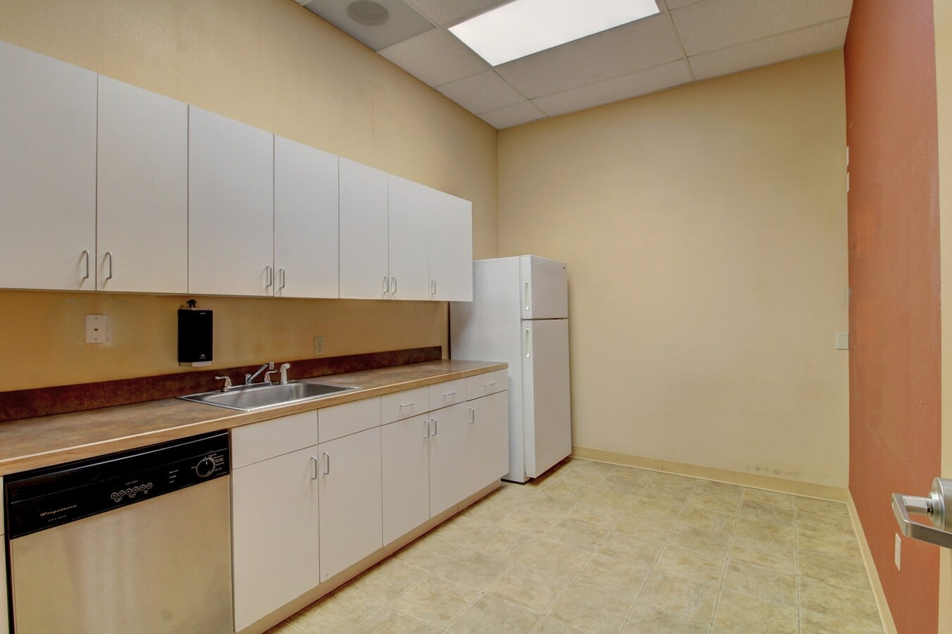 290 Nickel St, Broomfield, CO 80020 - Unit 200 -  - Interior Photo - Image 1 of 4