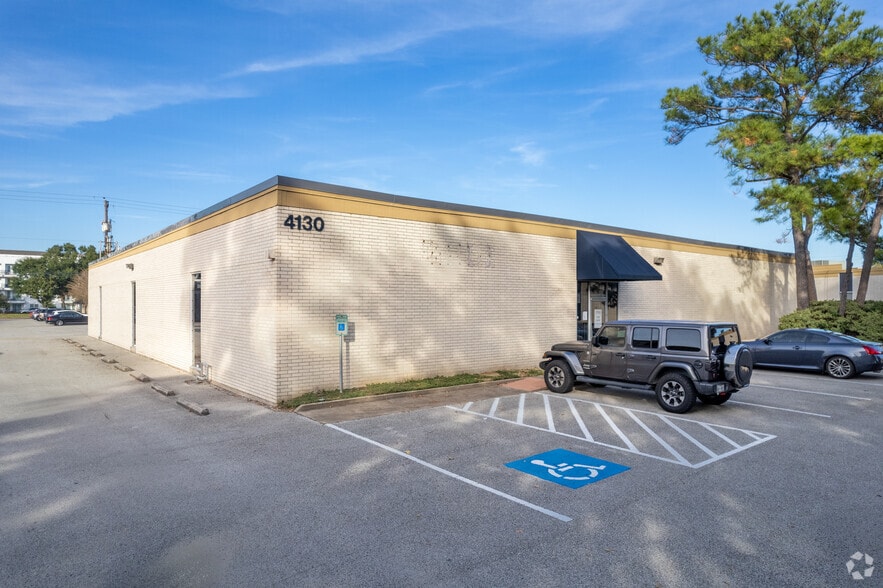 4140 Directors Row, Houston, TX for lease - Building Photo - Image 2 of 7