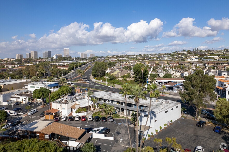 2515 E Coast Hwy, Corona del Mar, CA for lease - Building Photo - Image 3 of 13