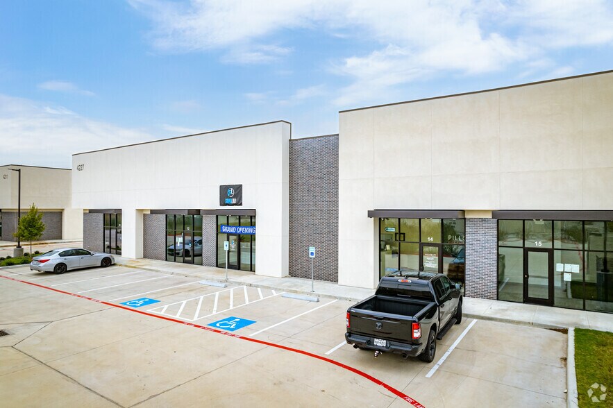 4227 S Main St, Stafford, TX à louer - Photo du bâtiment - Image 2 de 19
