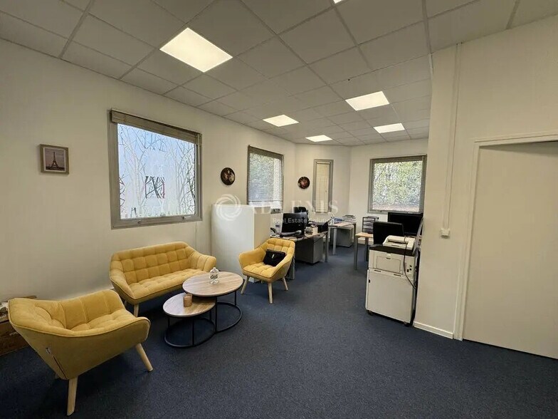 Bureau dans Tremblay-en-France à louer - Photo intérieure - Image 1 de 8