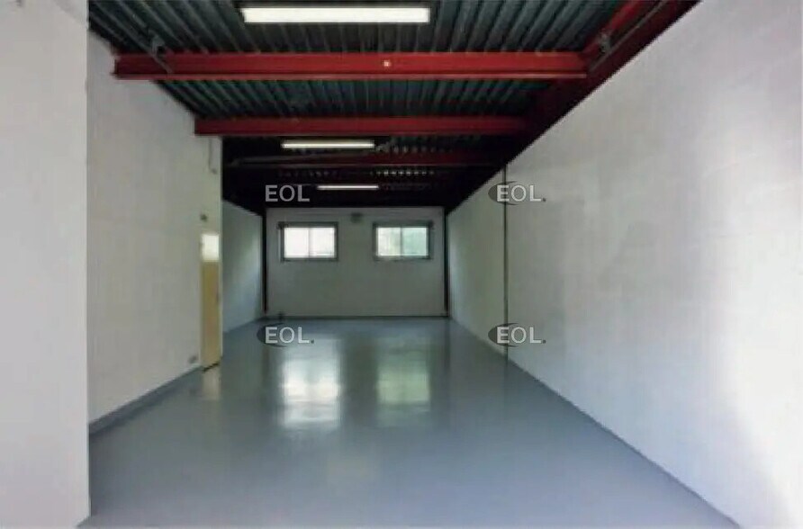 Flex in Lisses for lease - Interior Photo - Image 1 of 2