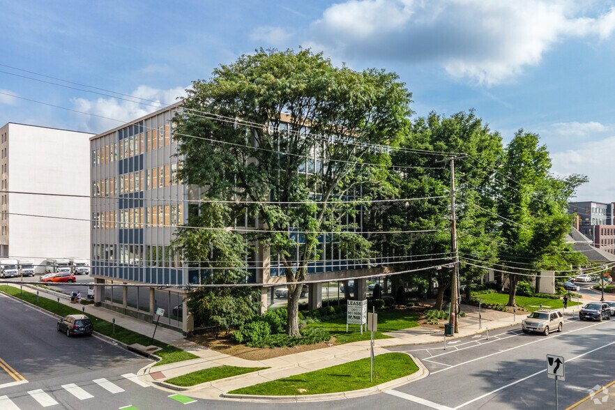 1400 Spring St, Silver Spring, MD à louer - Photo du bâtiment - Image 1 de 7