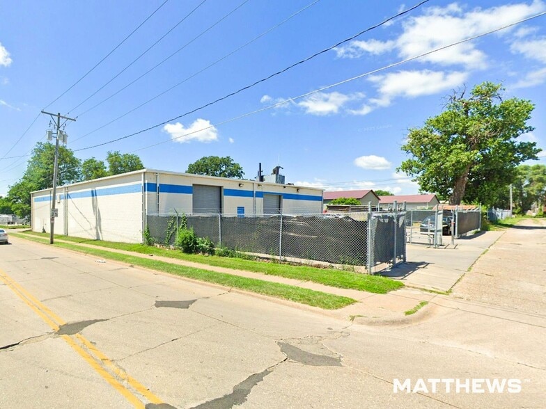1704 W 2nd St, Davenport, IA for sale - Building Photo - Image 2 of 3