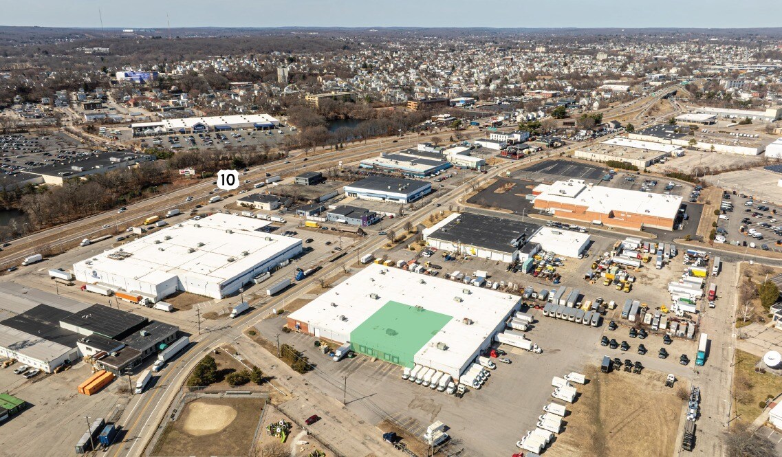 300 Niantic Ave, Providence, RI à louer Photo du bâtiment- Image 1 de 9