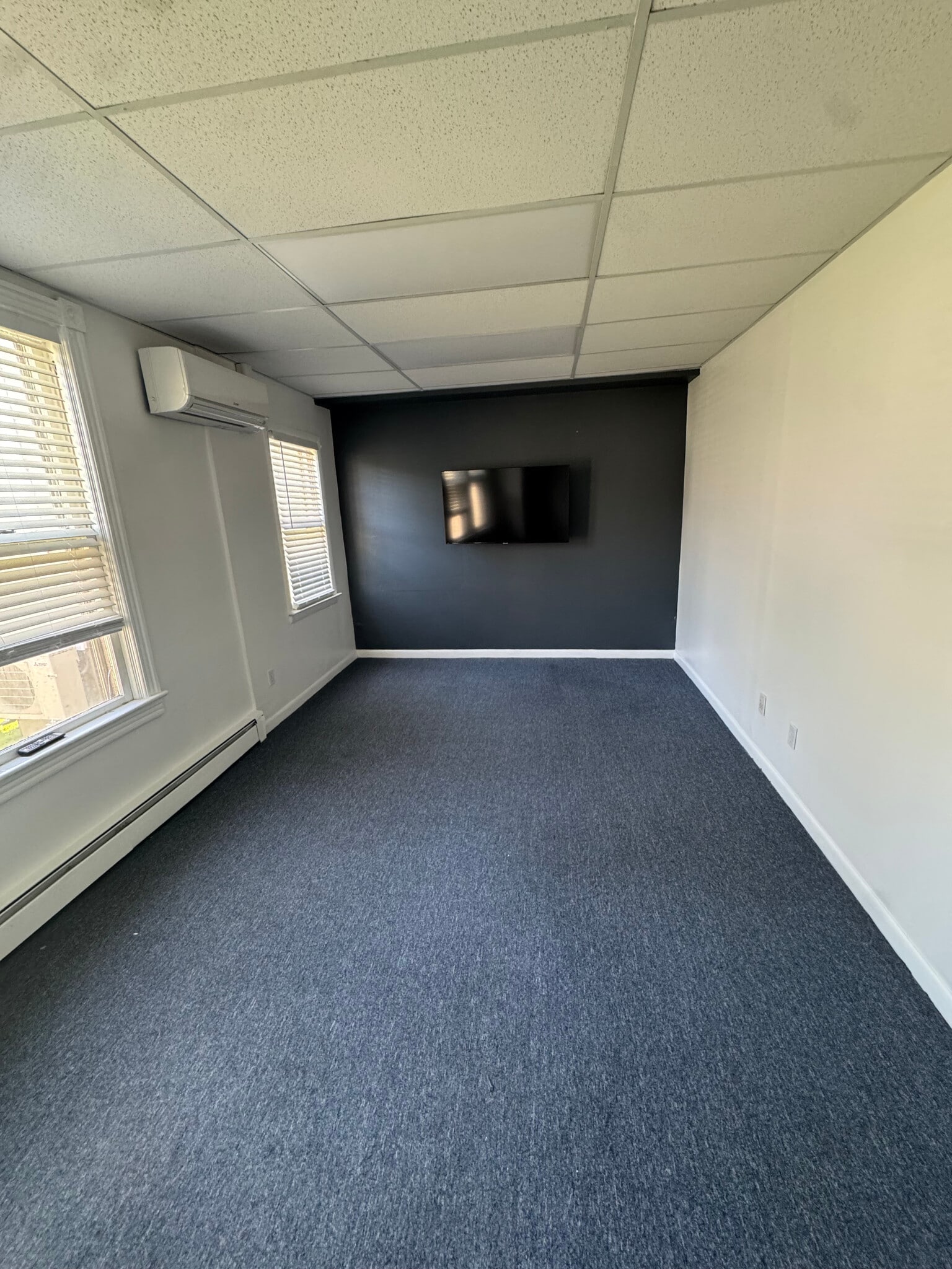 2733 Nottingham Way, Hamilton, NJ for lease Interior Photo- Image 1 of 2