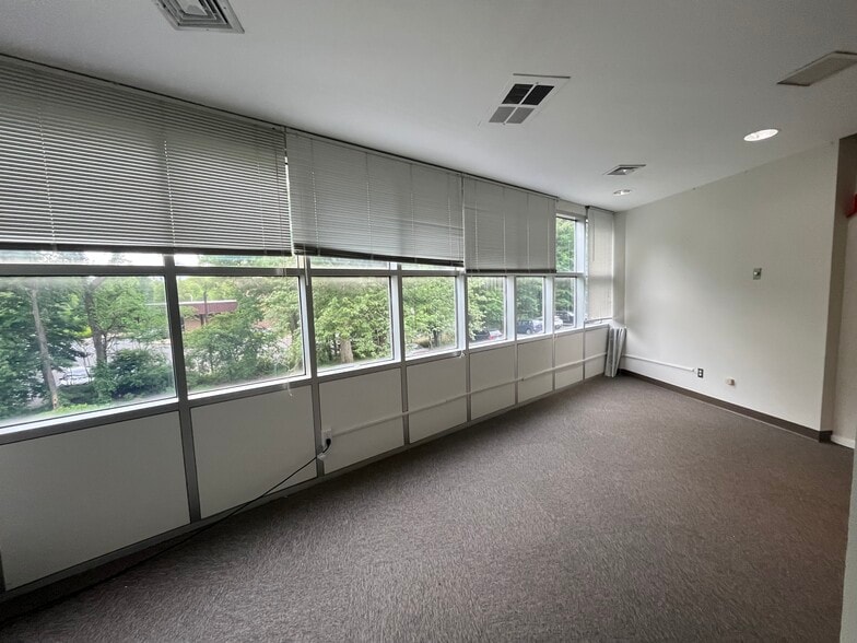 11 Talcott Notch Rd, Farmington, CT for lease - Building Photo - Image 3 of 14