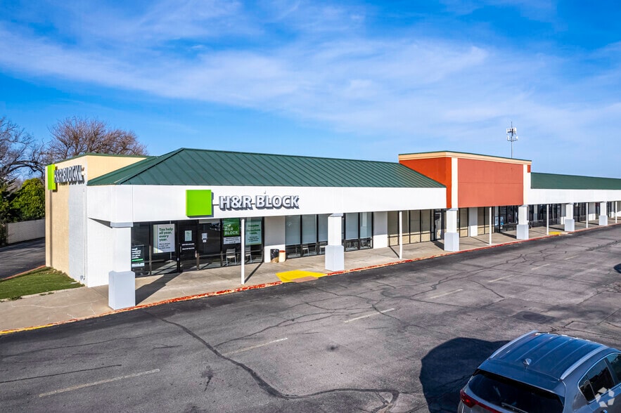 2401-2565 S Seneca St, Wichita, KS for lease - Building Photo - Image 2 of 28