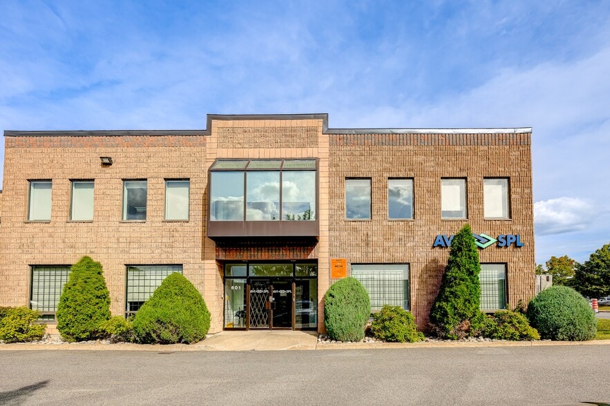 601-623 Rue McCaffrey, Montréal, QC for lease - Building Photo - Image 2 of 9